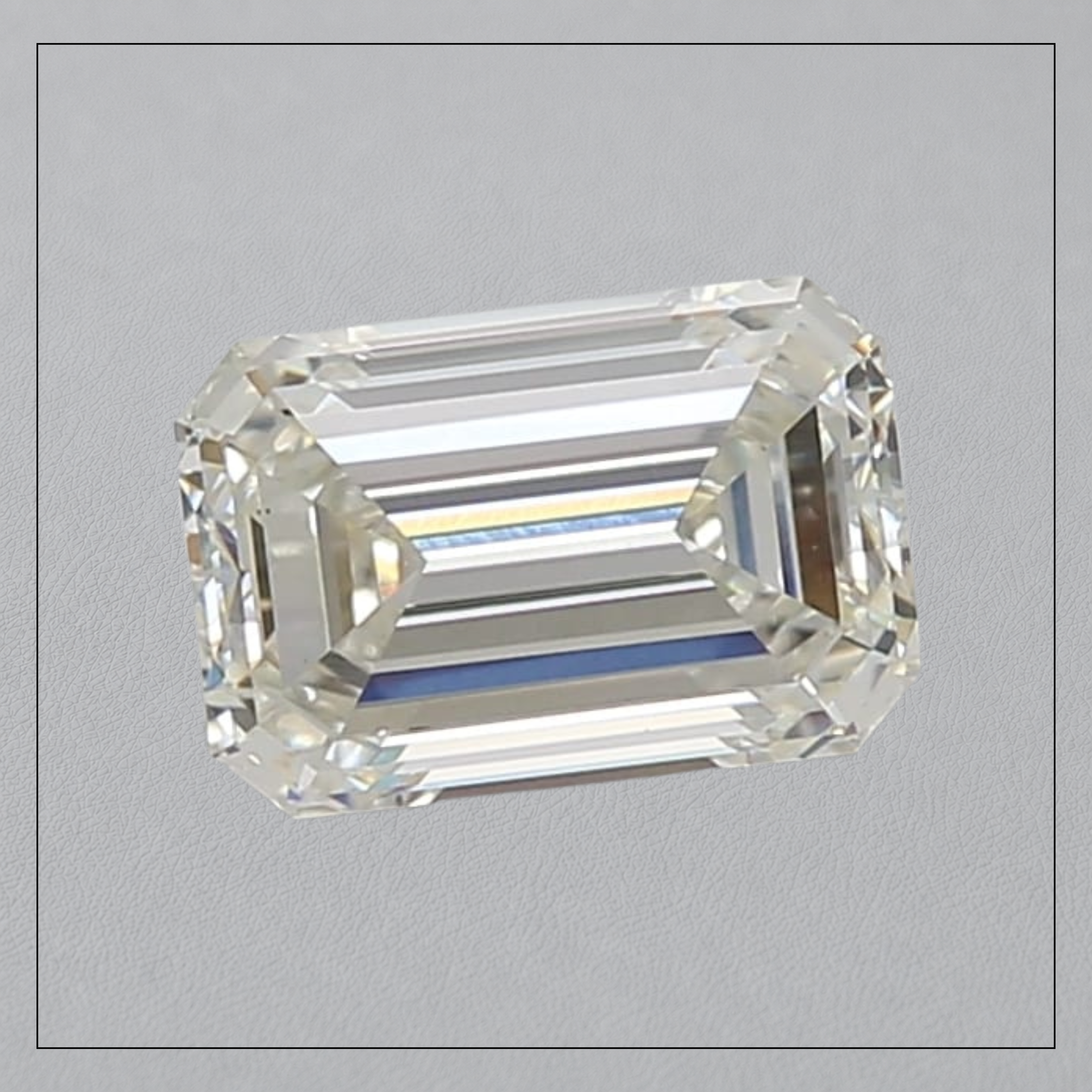 2.5 CT VS1 G Emerald Lab Grown Diamond