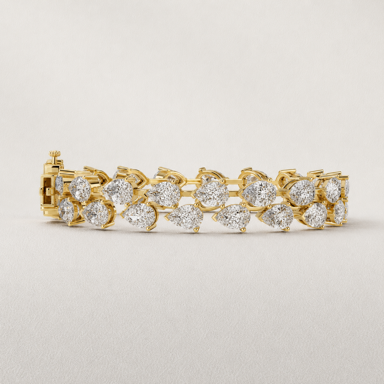 The Avelisse 26.52 CT Diamond Bracelet | Gold